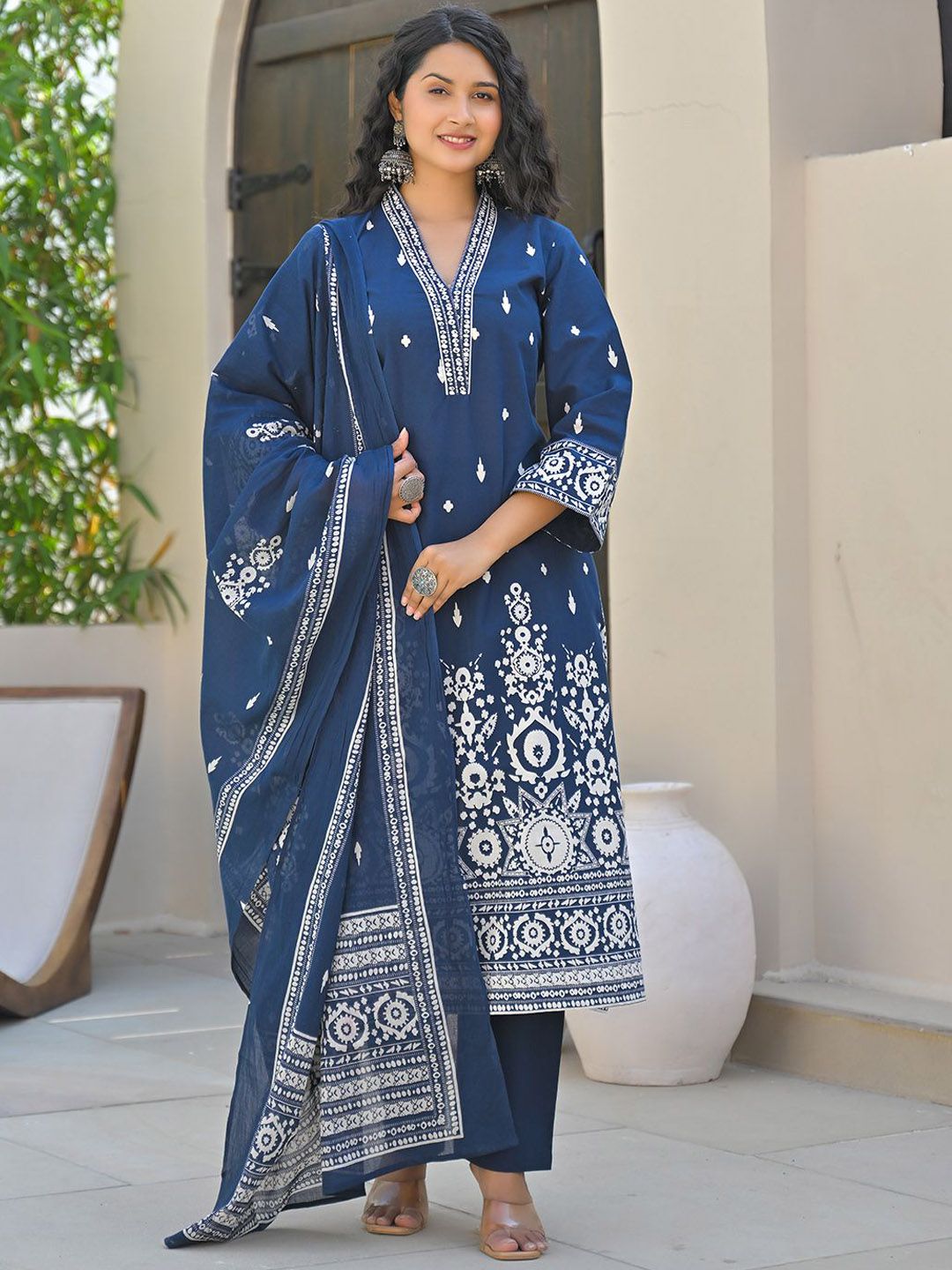 Varanga Women Floral Printed Regular Kurta with Trousers & With Dupatta