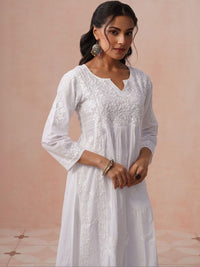 Rumah Wanita Chikankari Bersulam Kurta Romantik Putih Chikankari