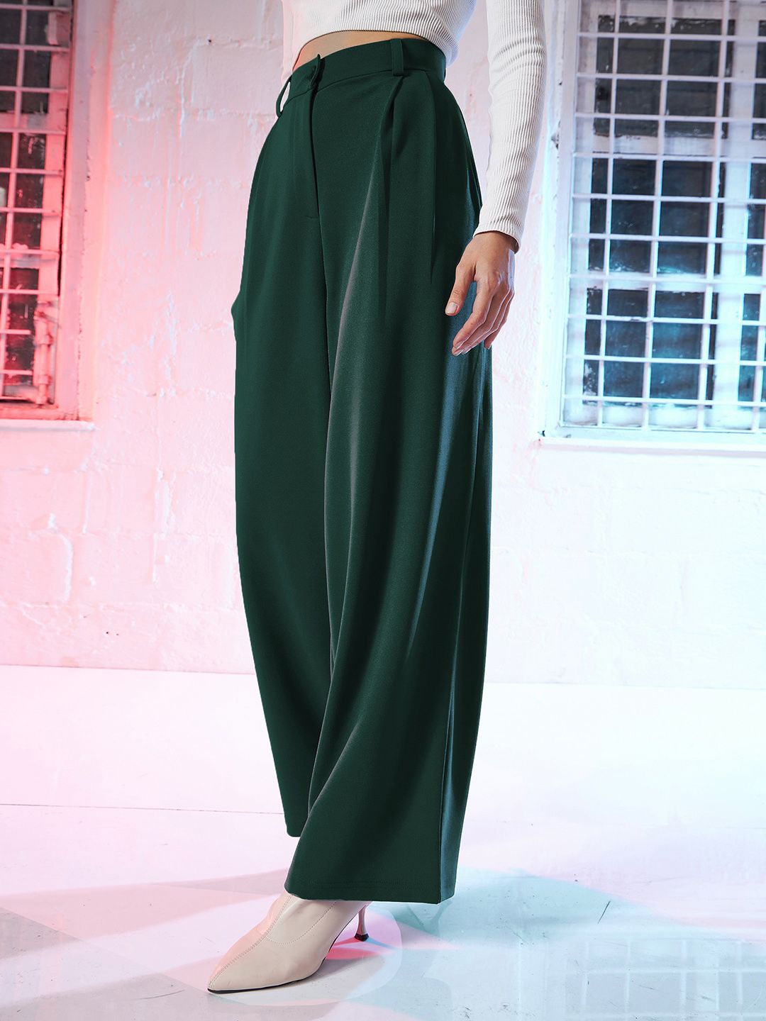 SASSAFRAS Women Green Loose Fit High-Rise Pleated Parallel Trousers
