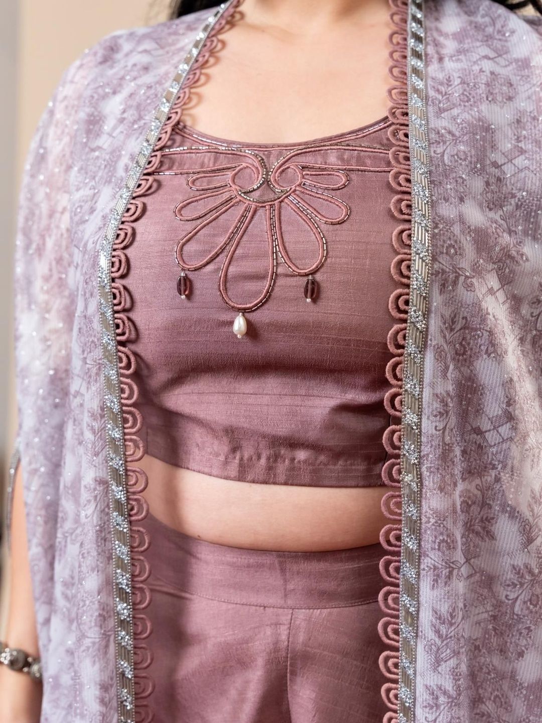 Atasan Crop Leher Bulat Bercetak Mamicha Dengan Set Co-Ords Cape & Palazzos