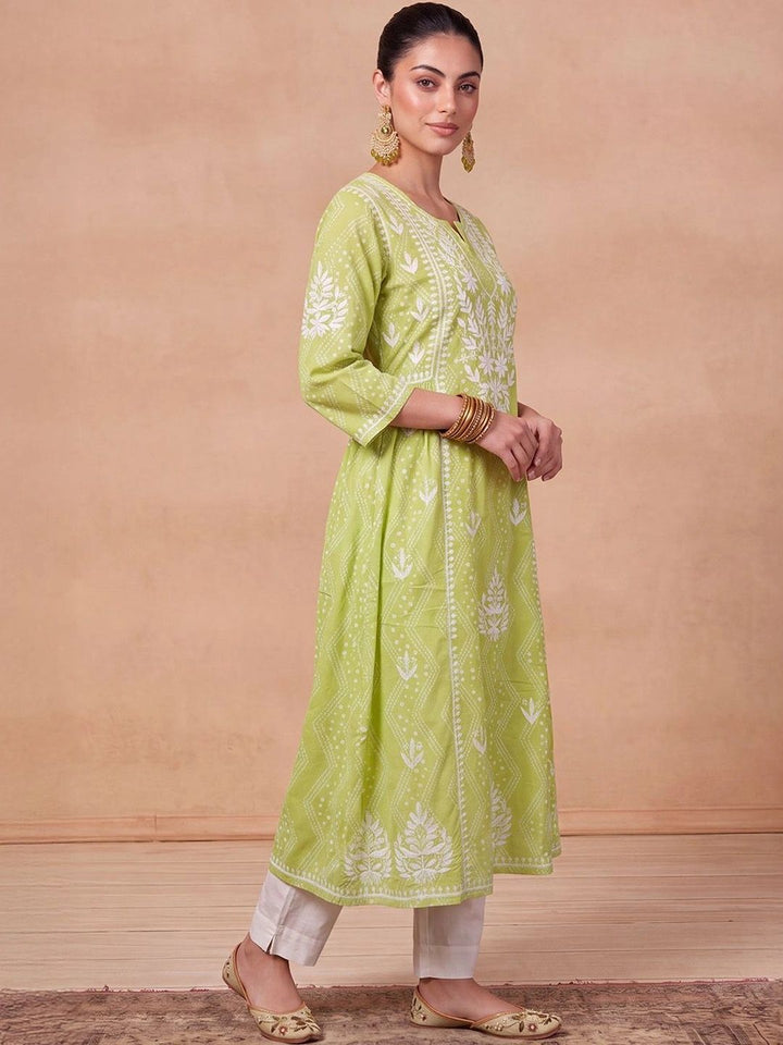 Rumah Wanita Chikankari Motif Etnik Bersulam Kurta Chikankari