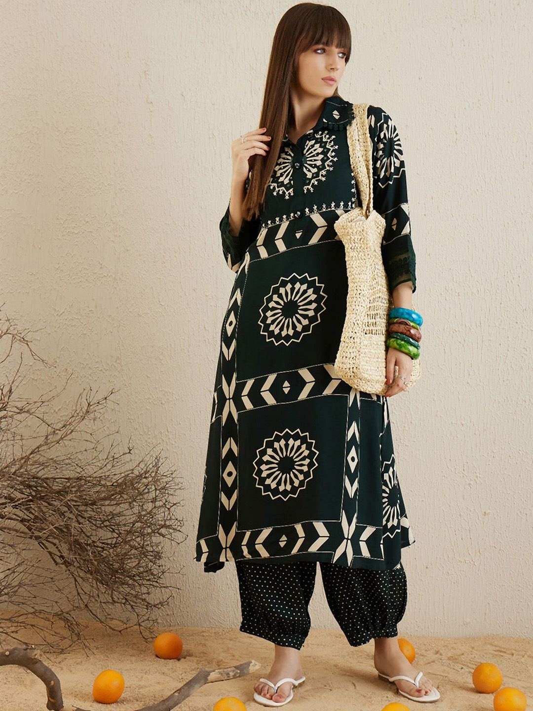 Era Indo Floral Printed Baju Kolar A-Line Kurta dengan Salwar
