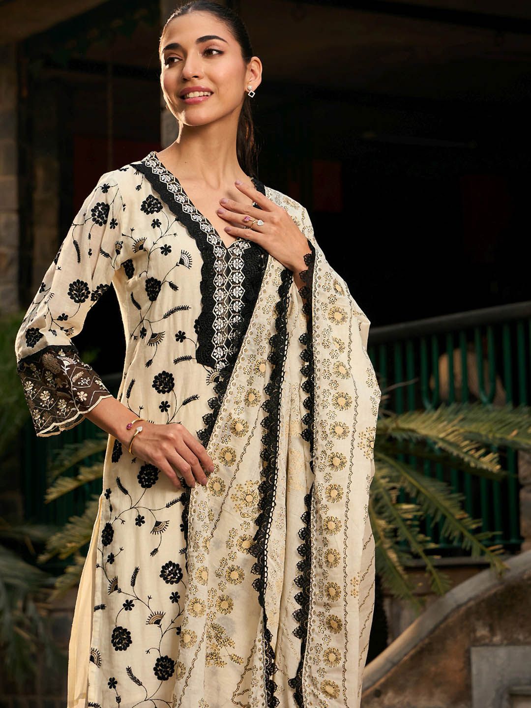 Indo Era Floral Embroidered Regular Thread Work Pure Cotton Kurta with Trousers & Dupatta