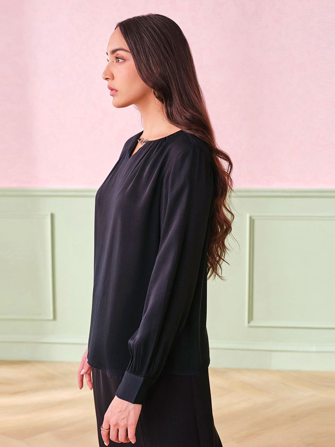 AND Keyhole Neck Cuffed Sleeves Top