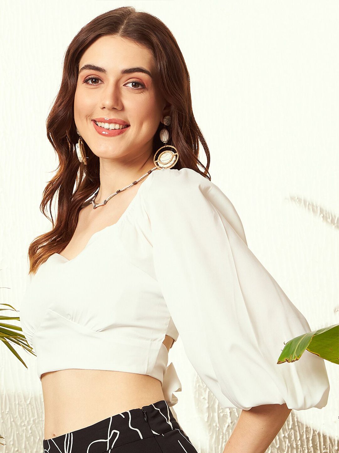 Berrylush Sweetheart Neck Puff Sleeve Styled Back Crop Top