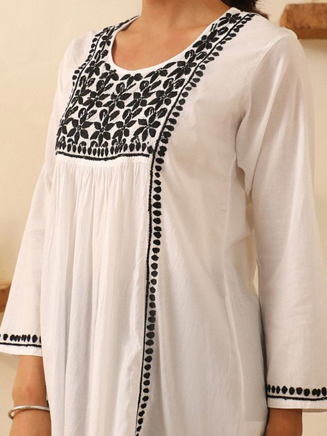 House of Chikankari Women white Cotton Chikankari Embroidered Top