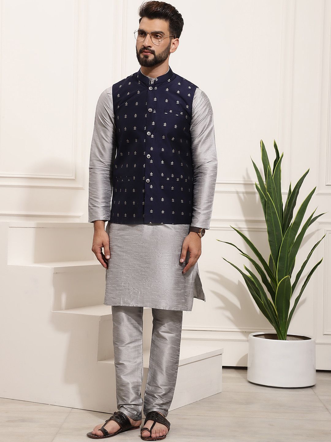 SOJANYA Kurta Rekaan Sendiri Lelaki Kelabu & Hitam dengan Jaket Churidar & Nehru