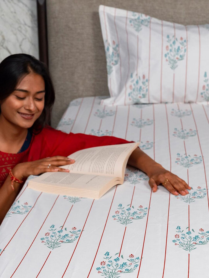URBAN SPACE Rust White Floral Cotton 200 TC Queen Bedsheet With 2 Pillow Cover