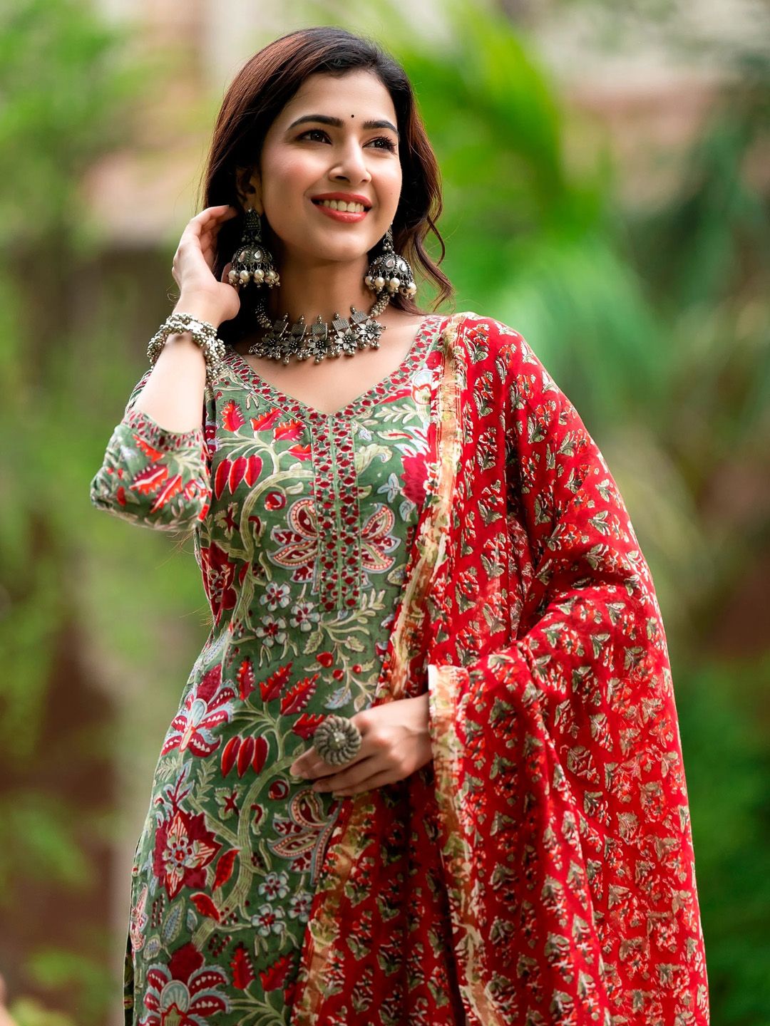 KALINI Floral Printed Regular Straight Kurta wWith Trousers & Dupatta