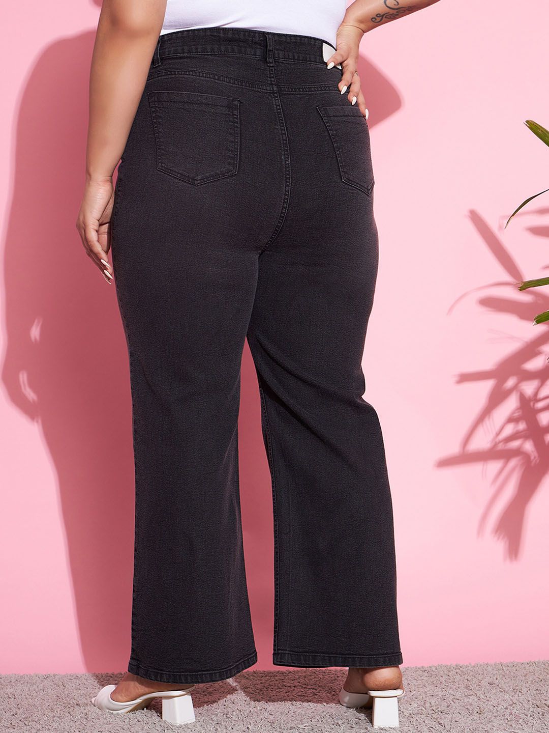 SASSAFRAS Curve Women Plus Size Black High-Rise Clean Look Stretchable Jeans