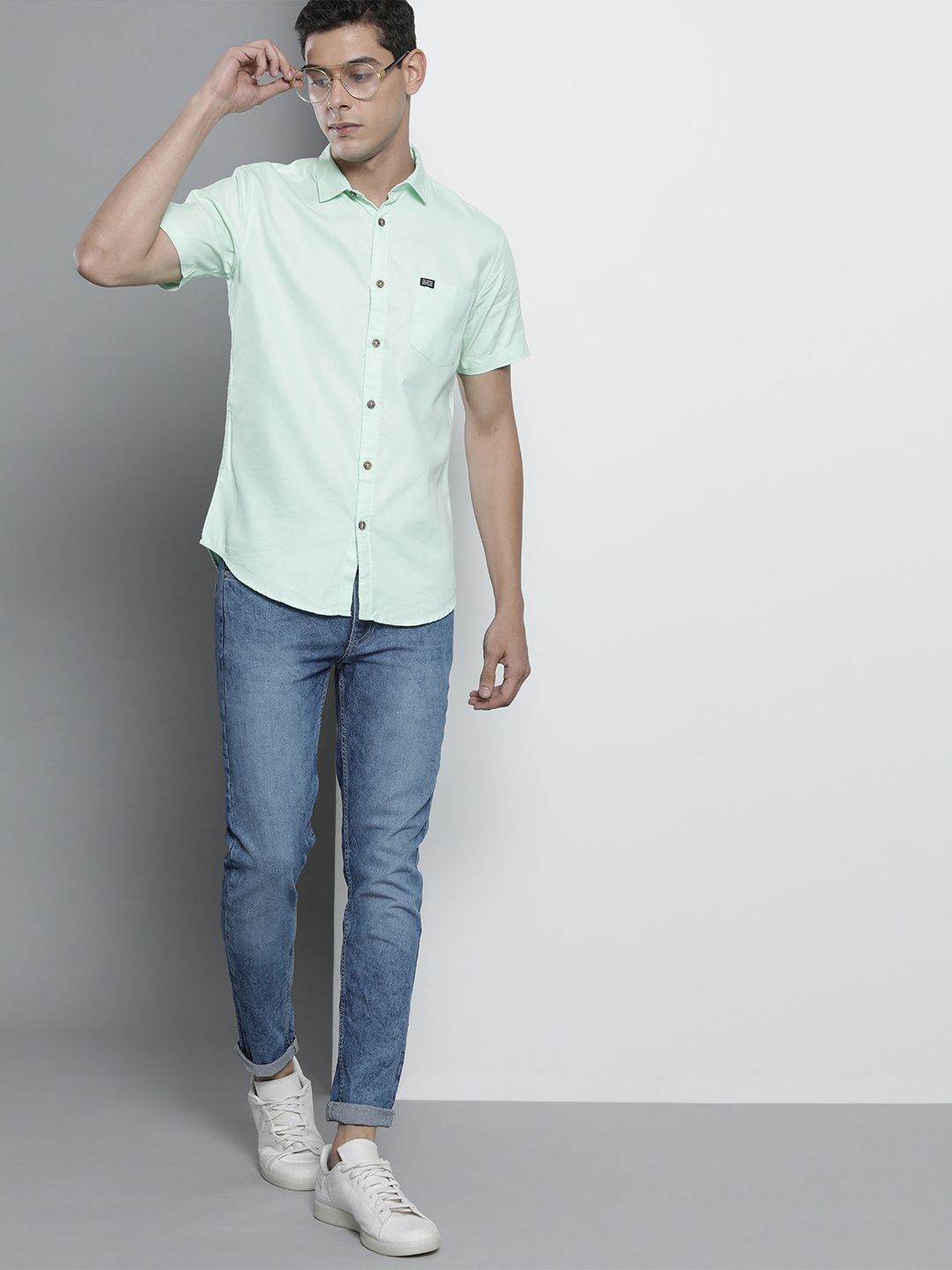 The Indian Garage Co Men Blue Slim Fit Light Fade Stretchable Jeans