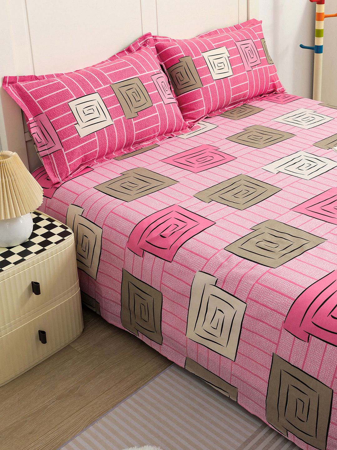 Story@home Maroon Pink Geometric Cotton 144 TC Queen Bedsheet With 2 Pillow Covers