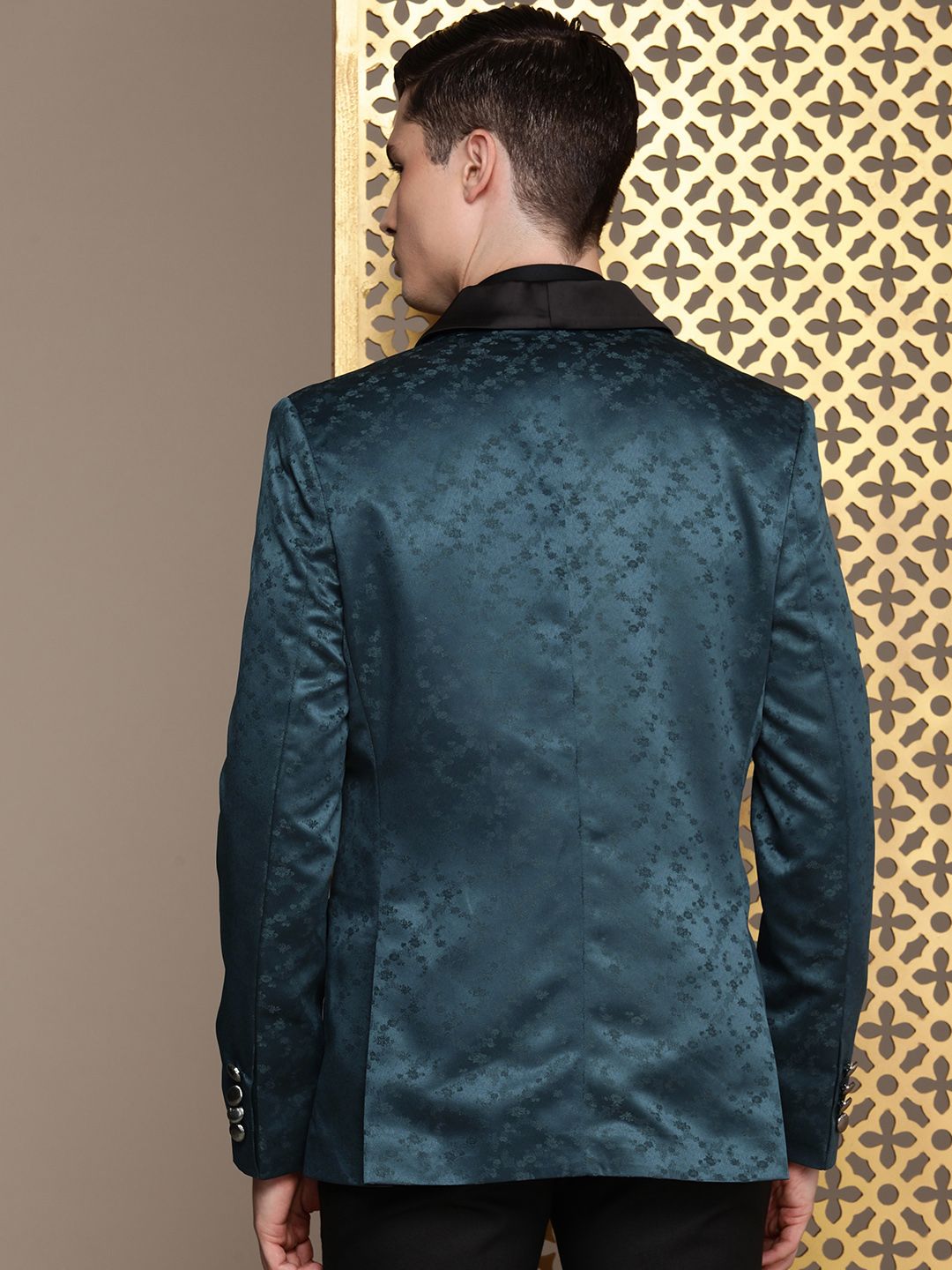 House of Pataudi Men Single-Breasted Tuxedo
