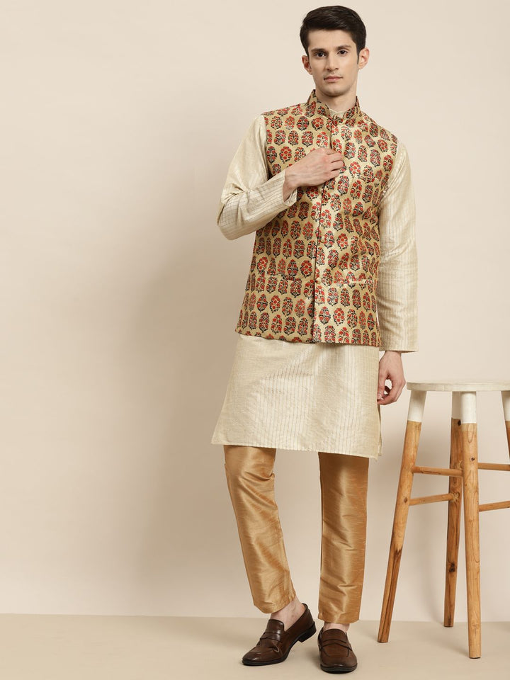 SOJANYA Kurta Berwarna Krim & Beige Lelaki dengan Jaket Churidar & Nehru