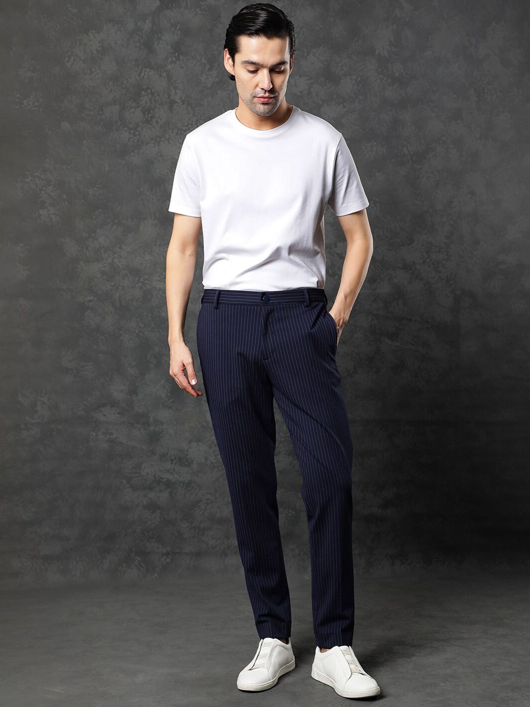RARE RABBIT Men Gis Solid Slim Fit Cotton T-Shirt