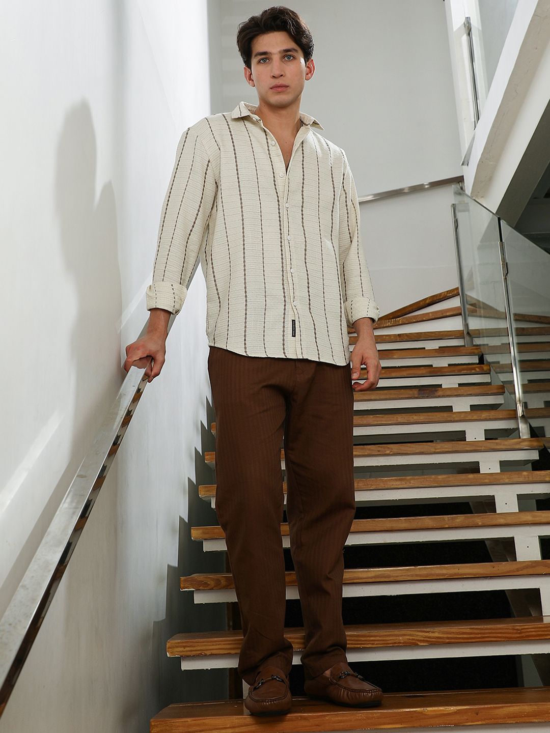 Campus Sutra Men Comfort Fit Textured Spread Collar Cotton Casual Shirt