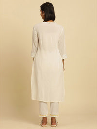 W White Ethnic Motifs Thread Work V-Neck Cotton A-Line Kurta