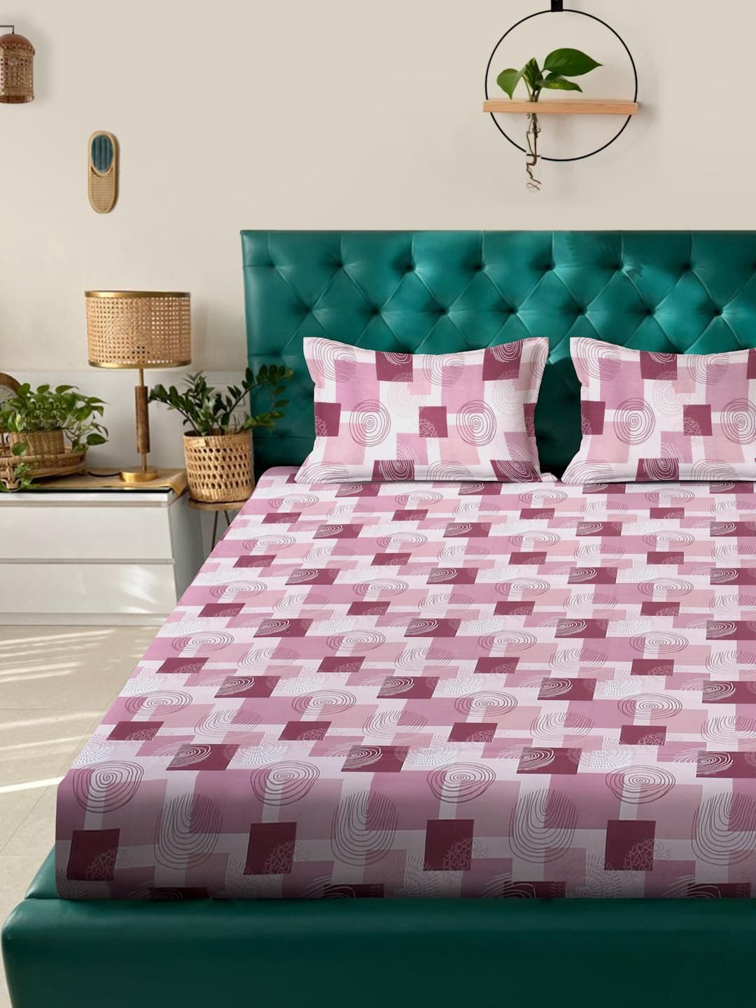KLOTTHE Pink & Purple Geometric Printed 400 TC Cotton King Bedsheet Set 2.50 m x 2.25 m