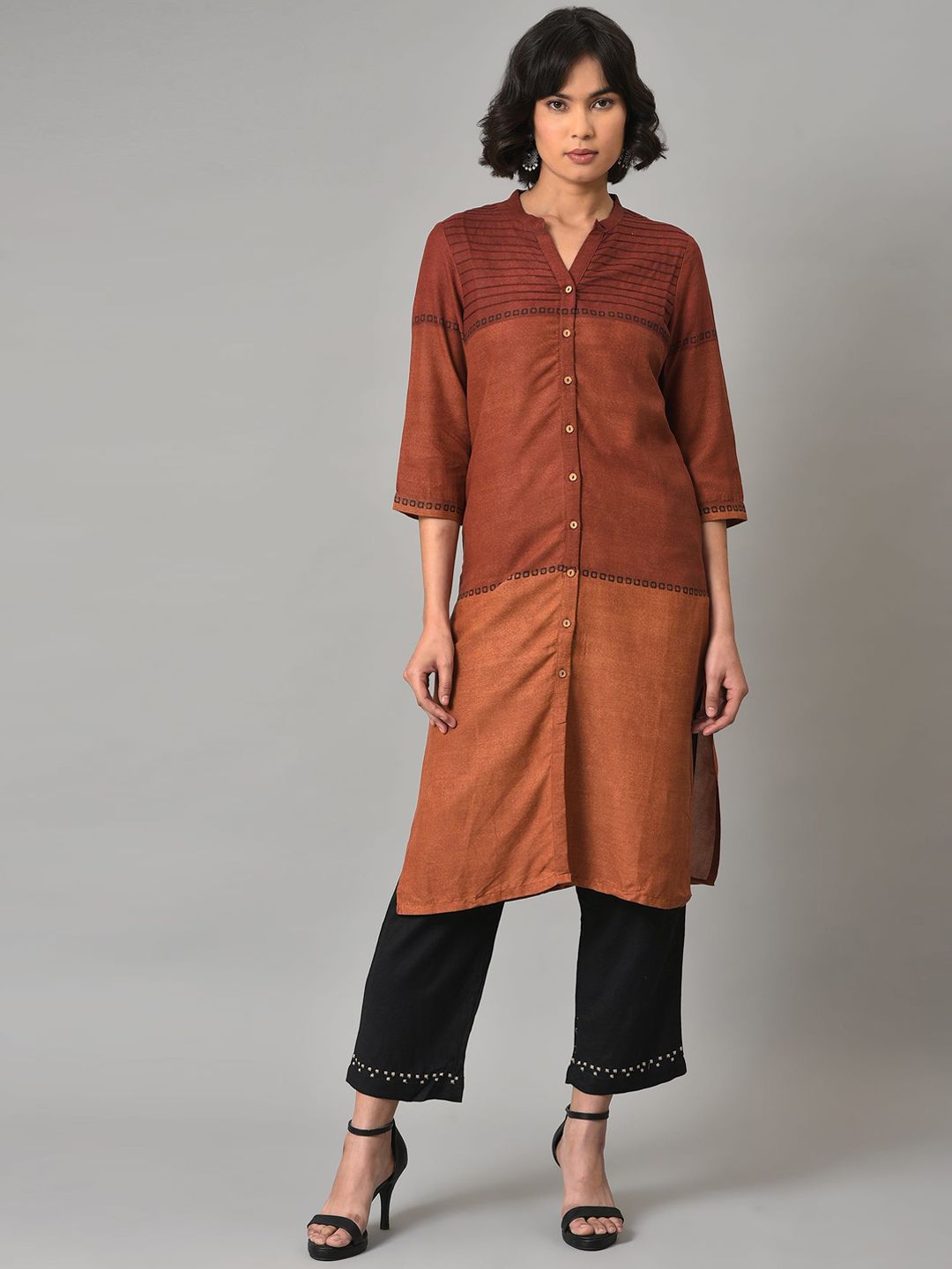 W Women Colourblocked Kurta with Trousers