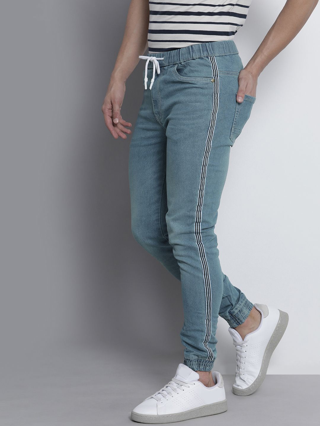 The Indian Garage Co Men Blue Slim Fit Light Fade Stretchable Jogger Jeans