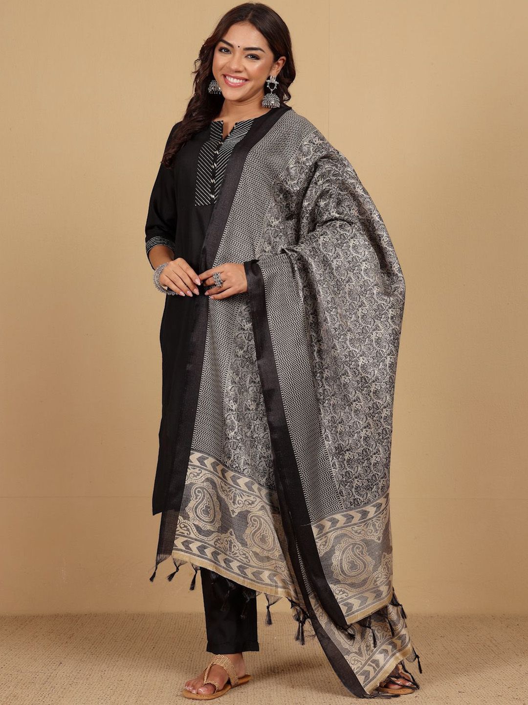 Varanga Thread Work Notch Neck Straight Kurta With Trousers And Dupatta