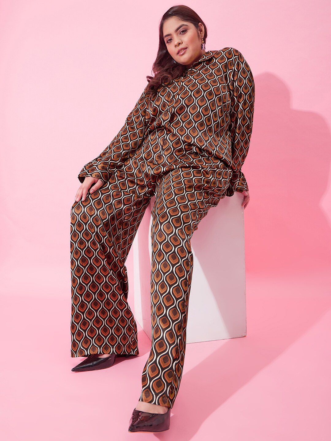 CURVY STREET Women Printed Loose Fit High-Rise Trousers