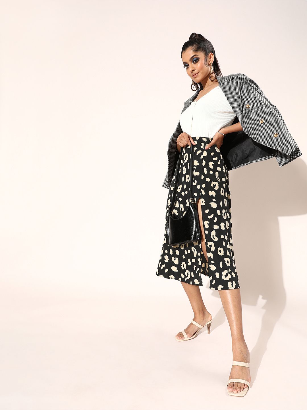 Berrylush Women Black Abstract Animal Printed Skirt