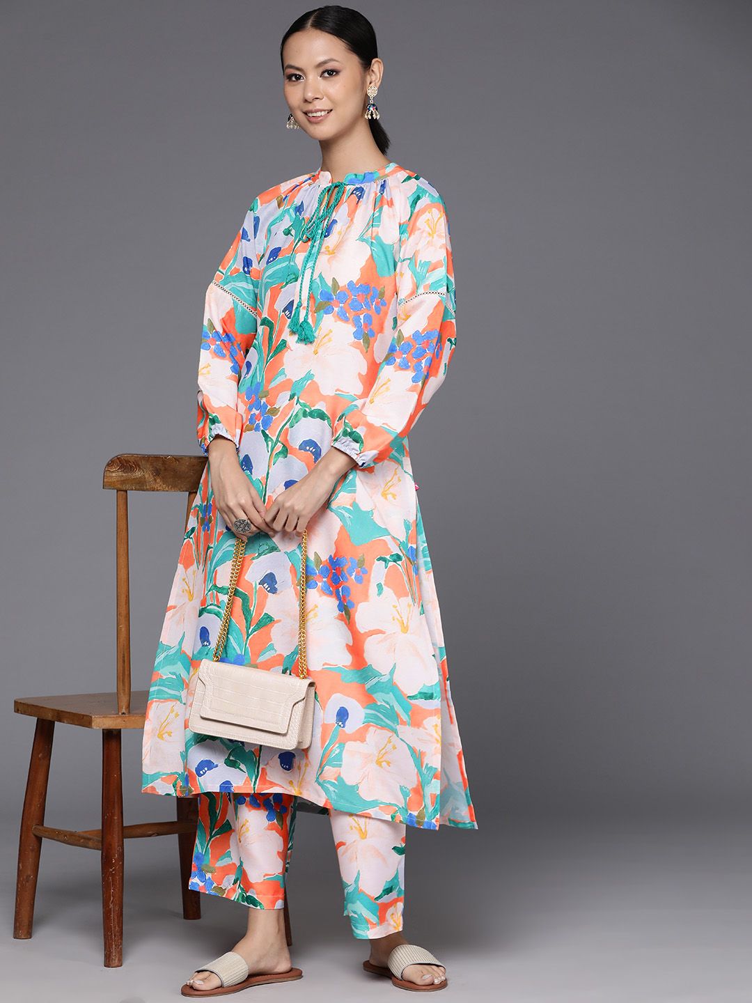 Varanga Women Floral Printed Regular Kurta Pith Palazzos