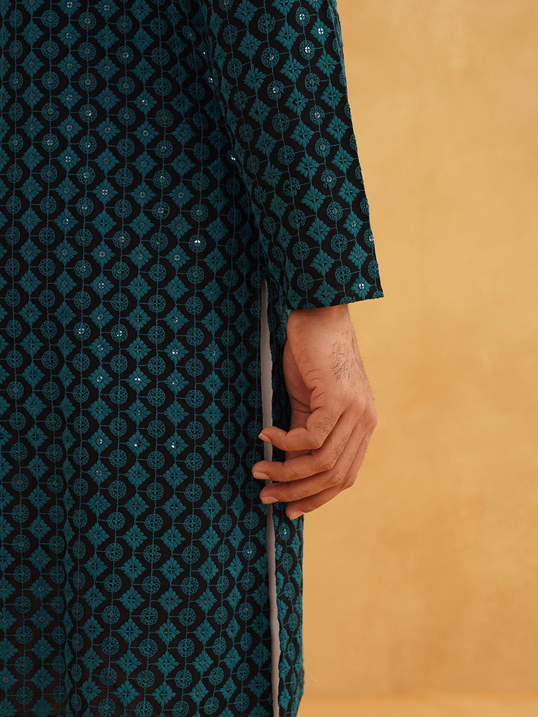 SOJANYA Motif Etnik Bersulam Kolar Mandarin Labuci Kapas Tulen Kurta Lurus
