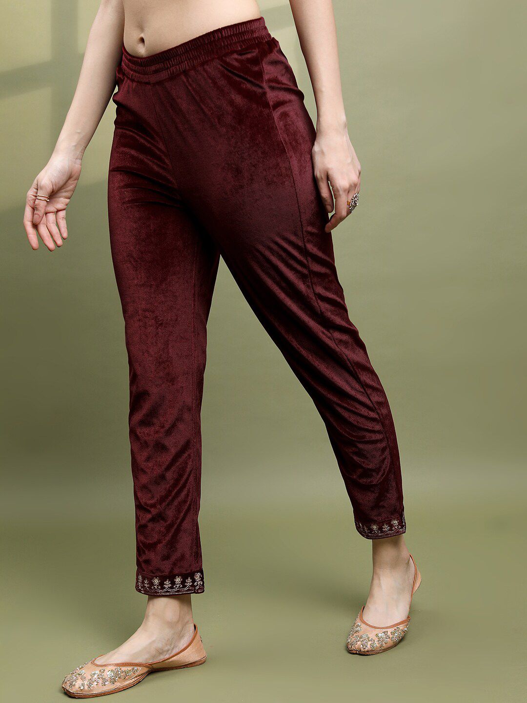Vishudh Women Floral Embroidered Knitted Velvet Kurta with Trousers & With Dupatta