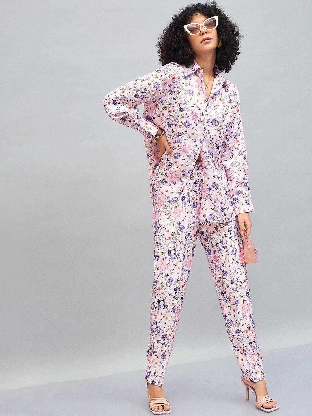 SASSAFRAS Pink Women Floral Printed Straight Fit Trousers