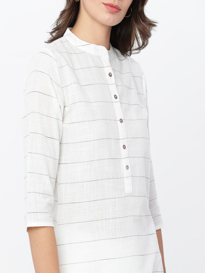 Vishudh Women Off-White & Black Solid Straight Kurta