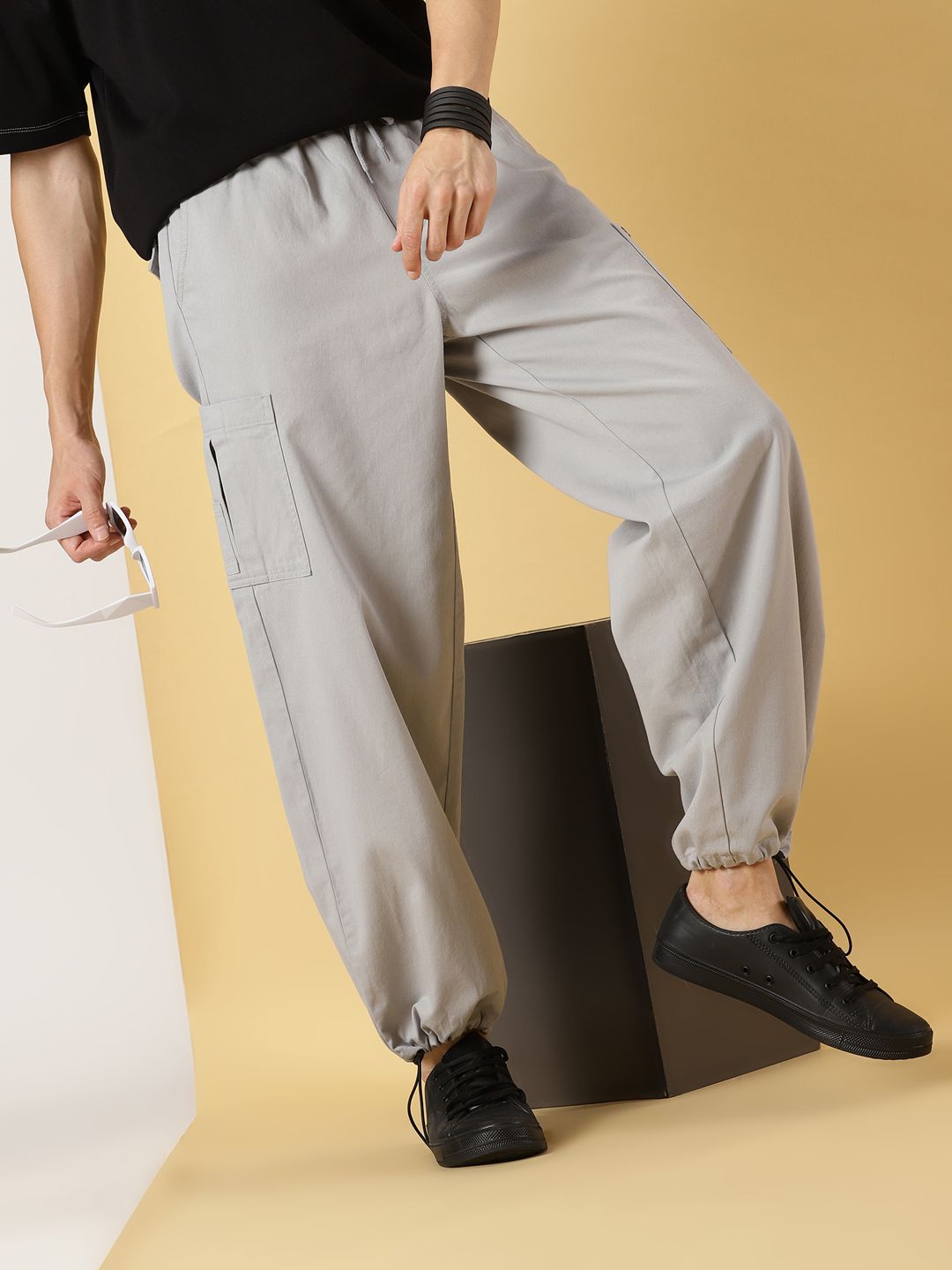 Thomas Scott Men Mid Rise Parachute Fit Pure Cotton Cargo Trousers