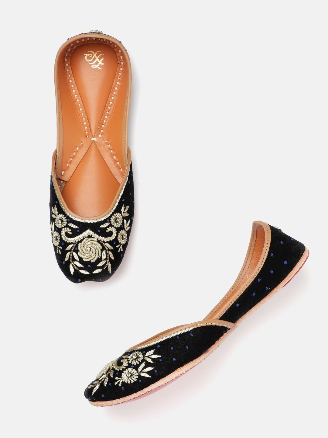 House of Pataudi Women Floral Embroidered Mojaris