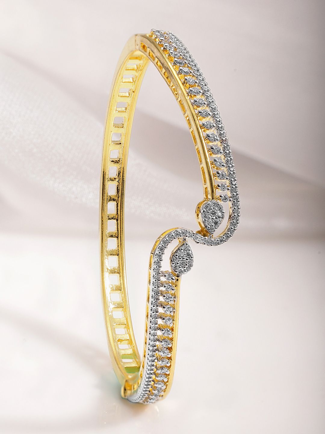 Rubans 22kt Gelang Gaya Bangle Zirconia yang berlapis Emas