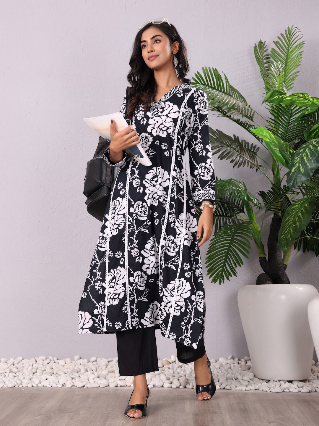 Varanga Floral Printed V-Neck Panelled Pure Cotton A-Line Kurta With Trouser