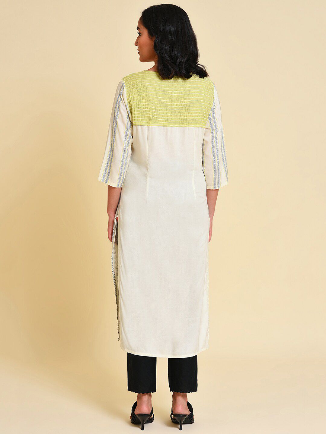 W Ethnic Motifs Printed Straight Kurta with Trousers