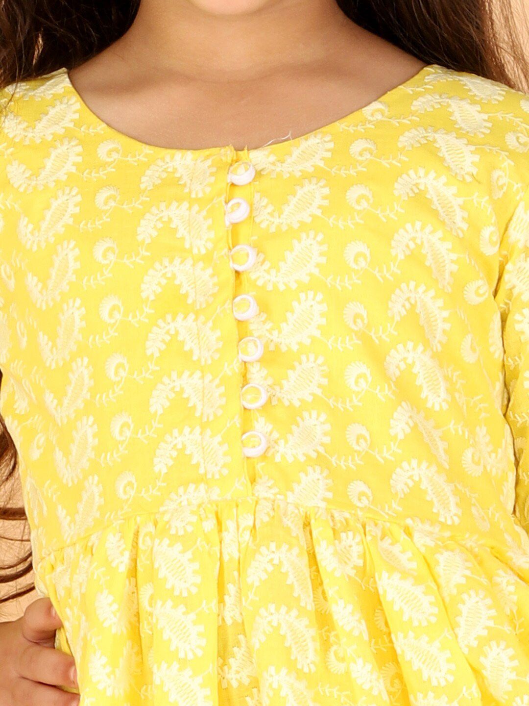 VASTRAMAY Girls Yellow & White Embroidered Chikankari Pure Cotton Kurta & Leggings