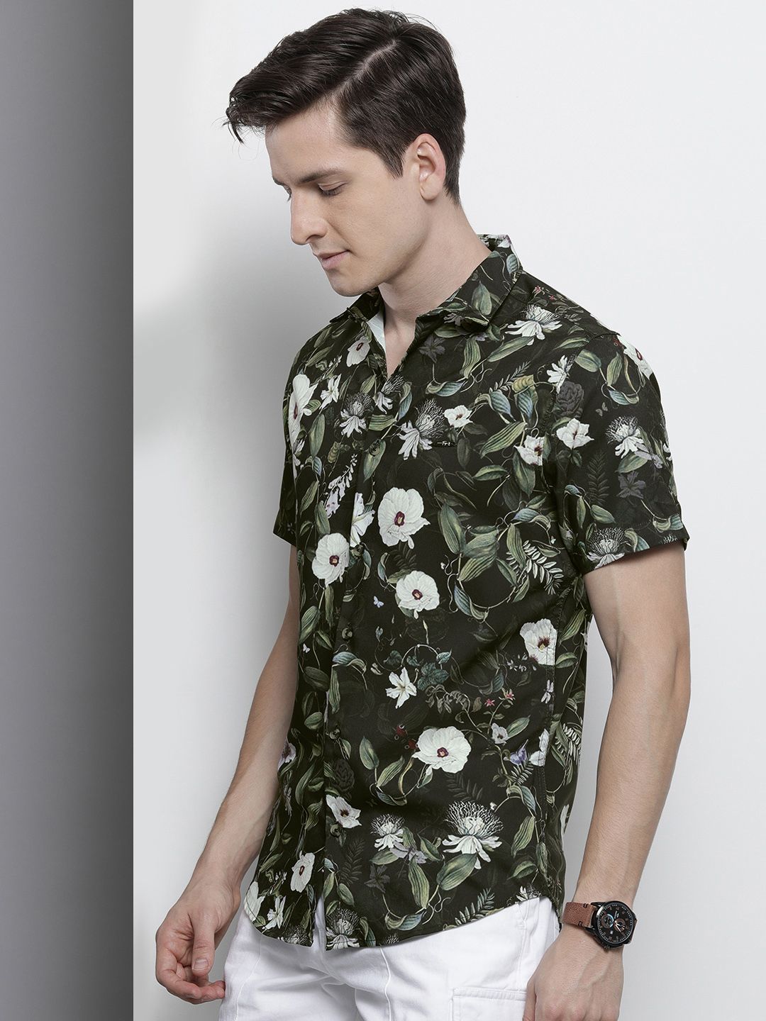 The Indian Garage Co Men Slim Fit Floral Printed Resortwear Shirt