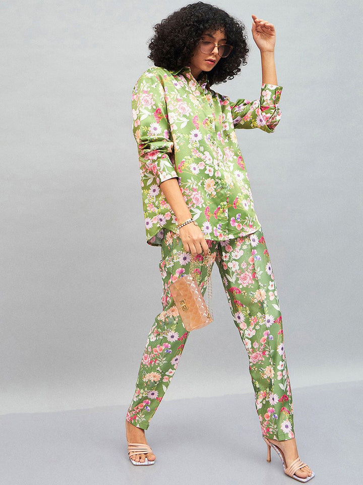 SASSAFRAS Women Floral Printed Mid Rise Straight Fit Regular Trousers