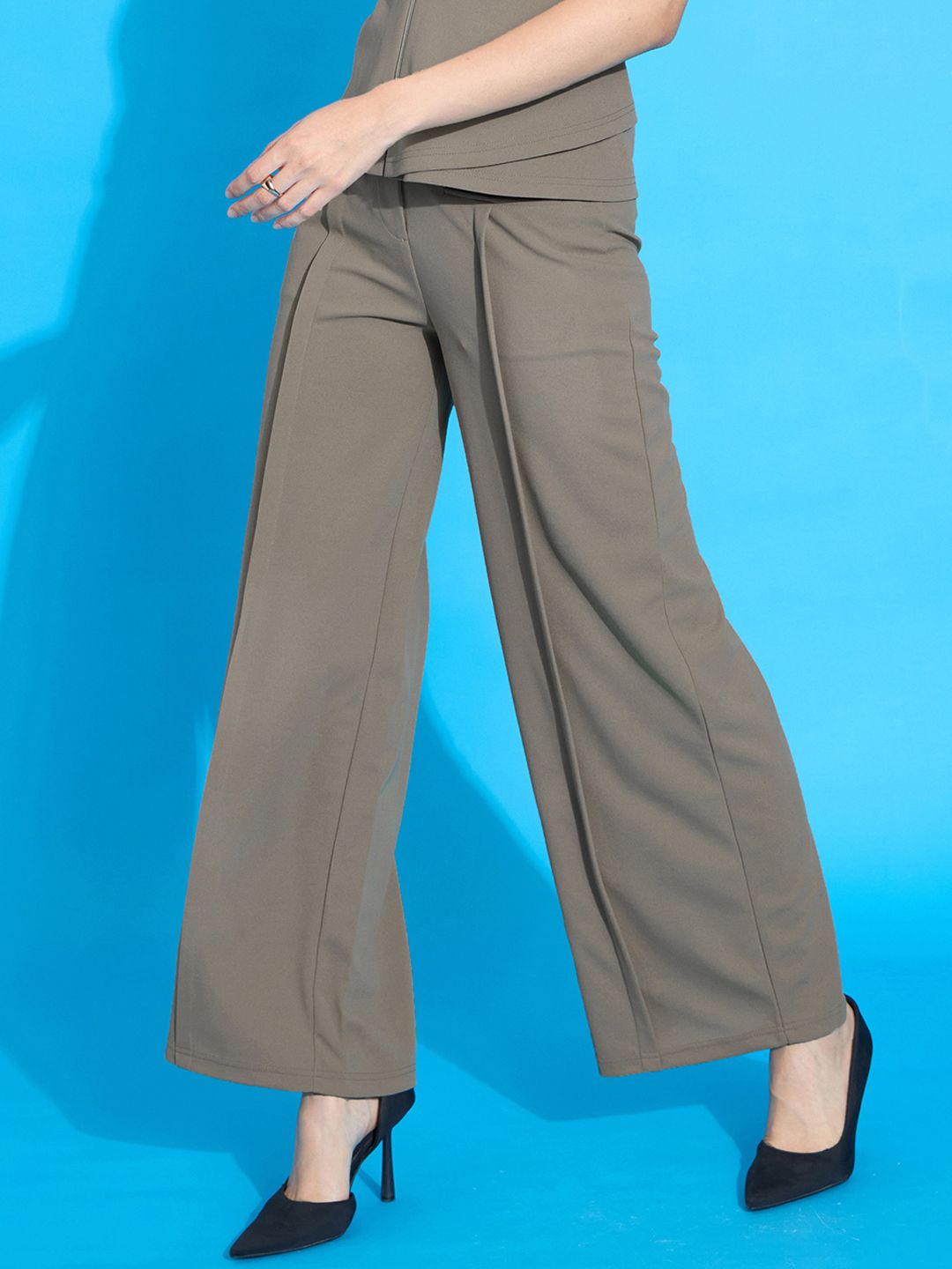 SASSAFRAS worklyf Women Straight Fit High-Rise Pleated Trousers