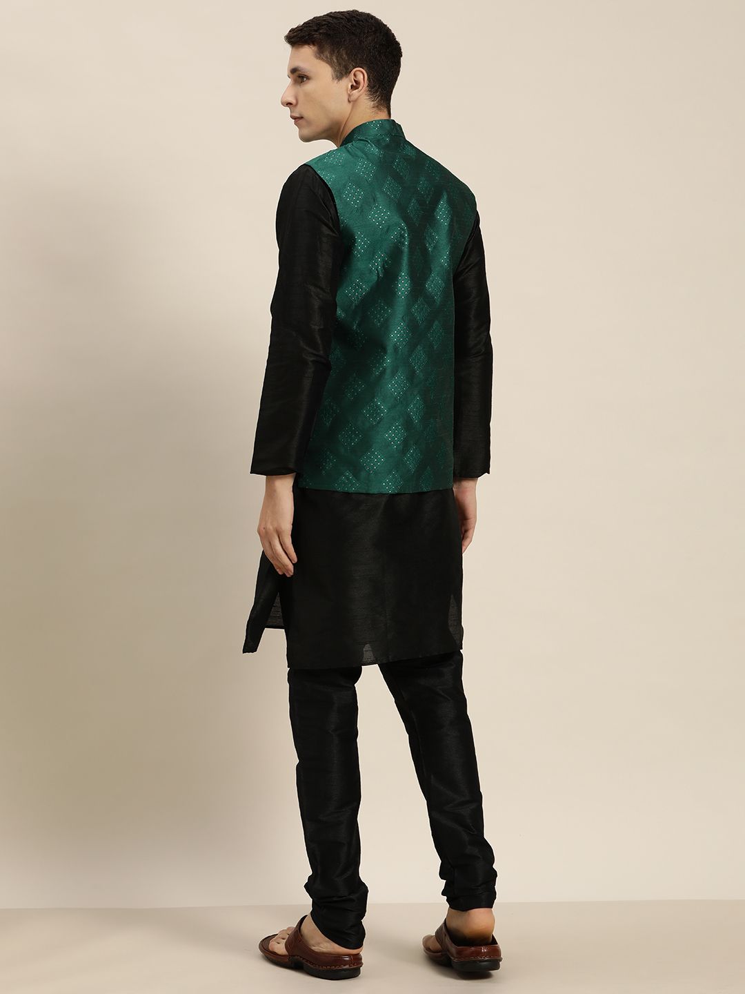 SOJANYA Kurta Hitam Lelaki dengan Churidar dengan Jaket Nehru