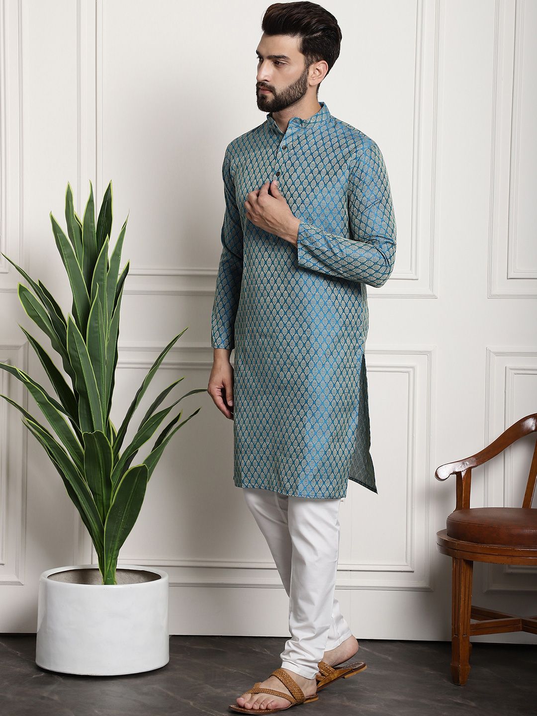 SOJANYA Men Blue & Off-White Woven Design Kurta with Churidar