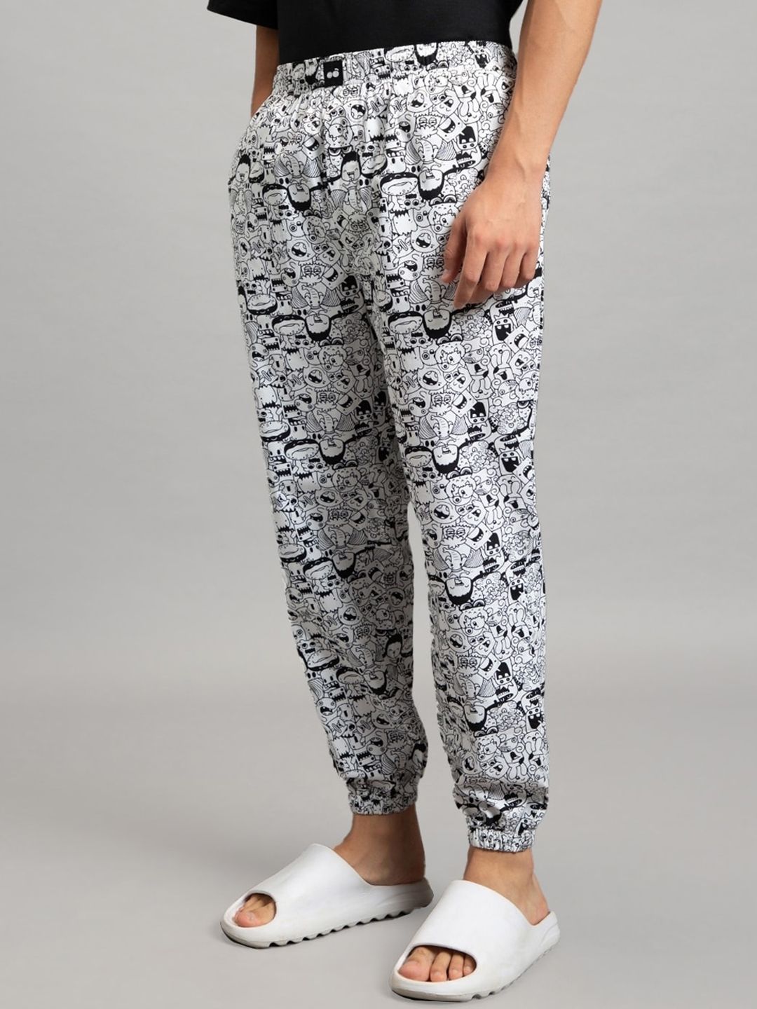 Bewakoof Men All Over Pure Cotton Printed Lounge Pants