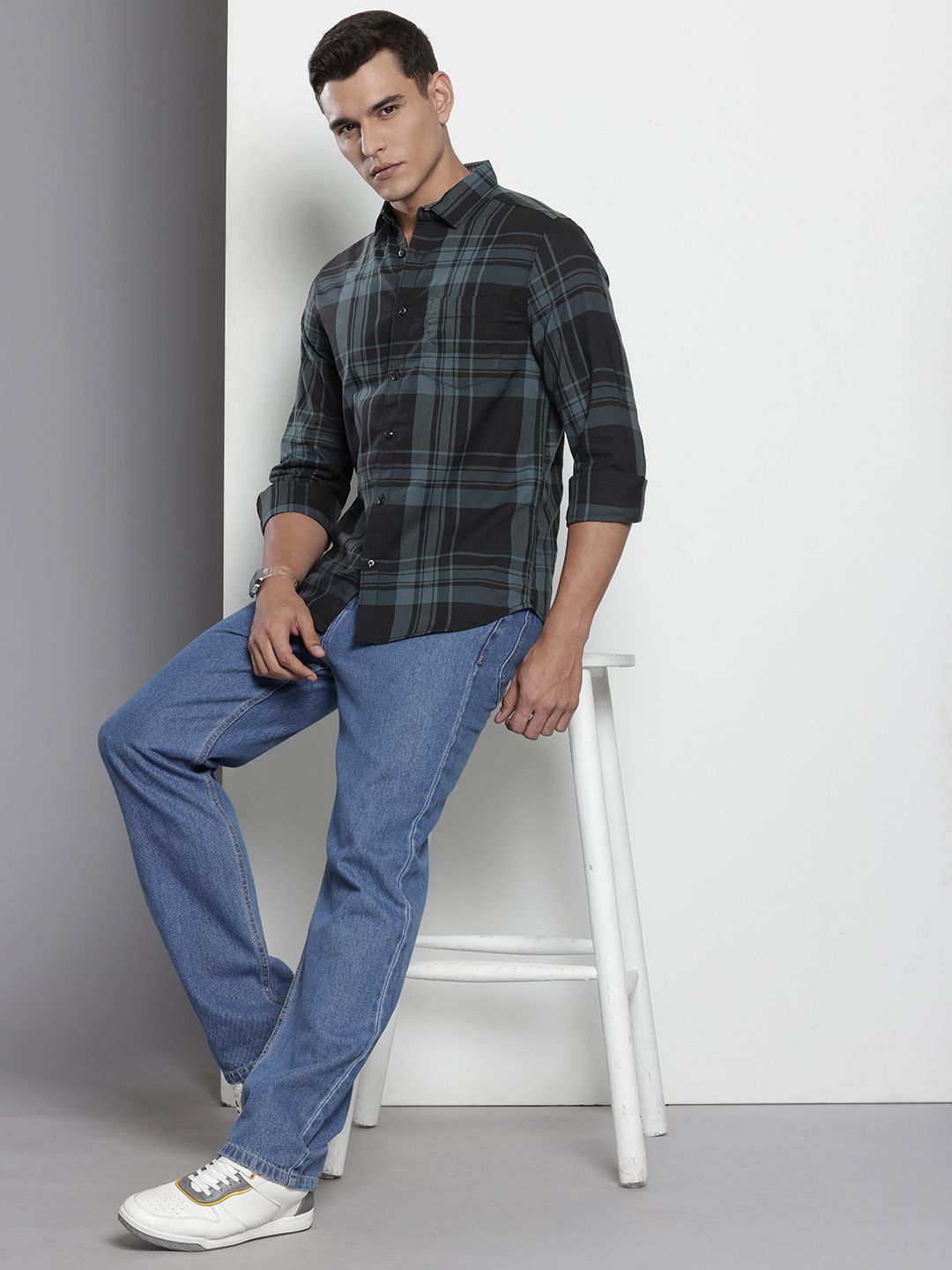 The Indian Garage Co Men Slim Fit Checked Casual Shirt