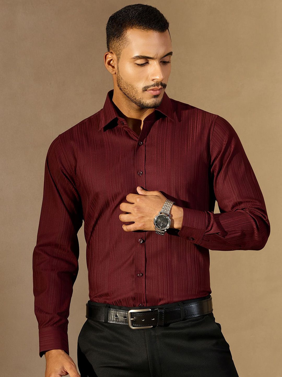 DENNISON Men Striped Textured Spread Collar Long Slevees Smart Formal Shirt