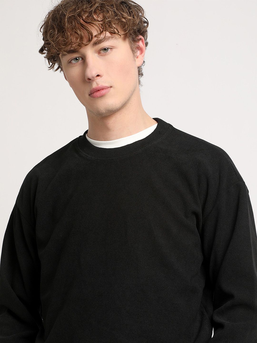 THE BEAR HOUSE Round Neck Pullover Sweatshirt