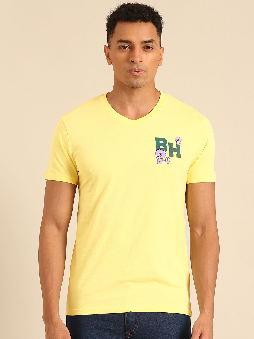 Menjadi T-shirt kapas V-neck manusia dengan cetakan yang minimum