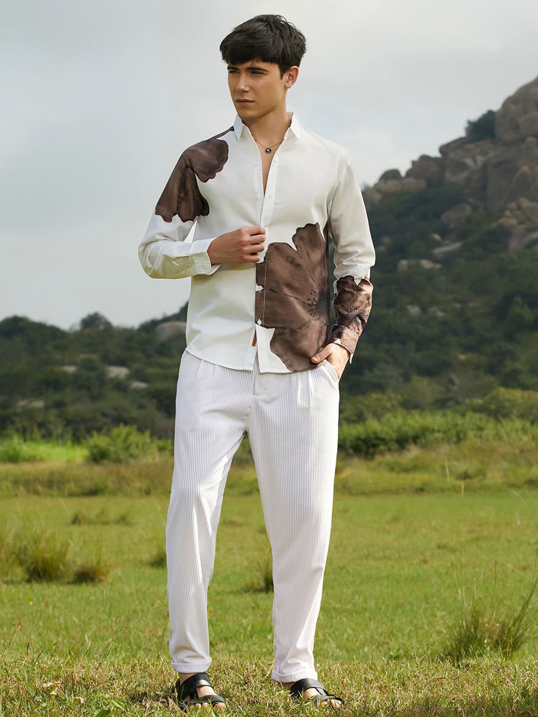 Campus Sutra Men Relaxed Fit Spread Collar Floral Printed Cotton Casual Shirt