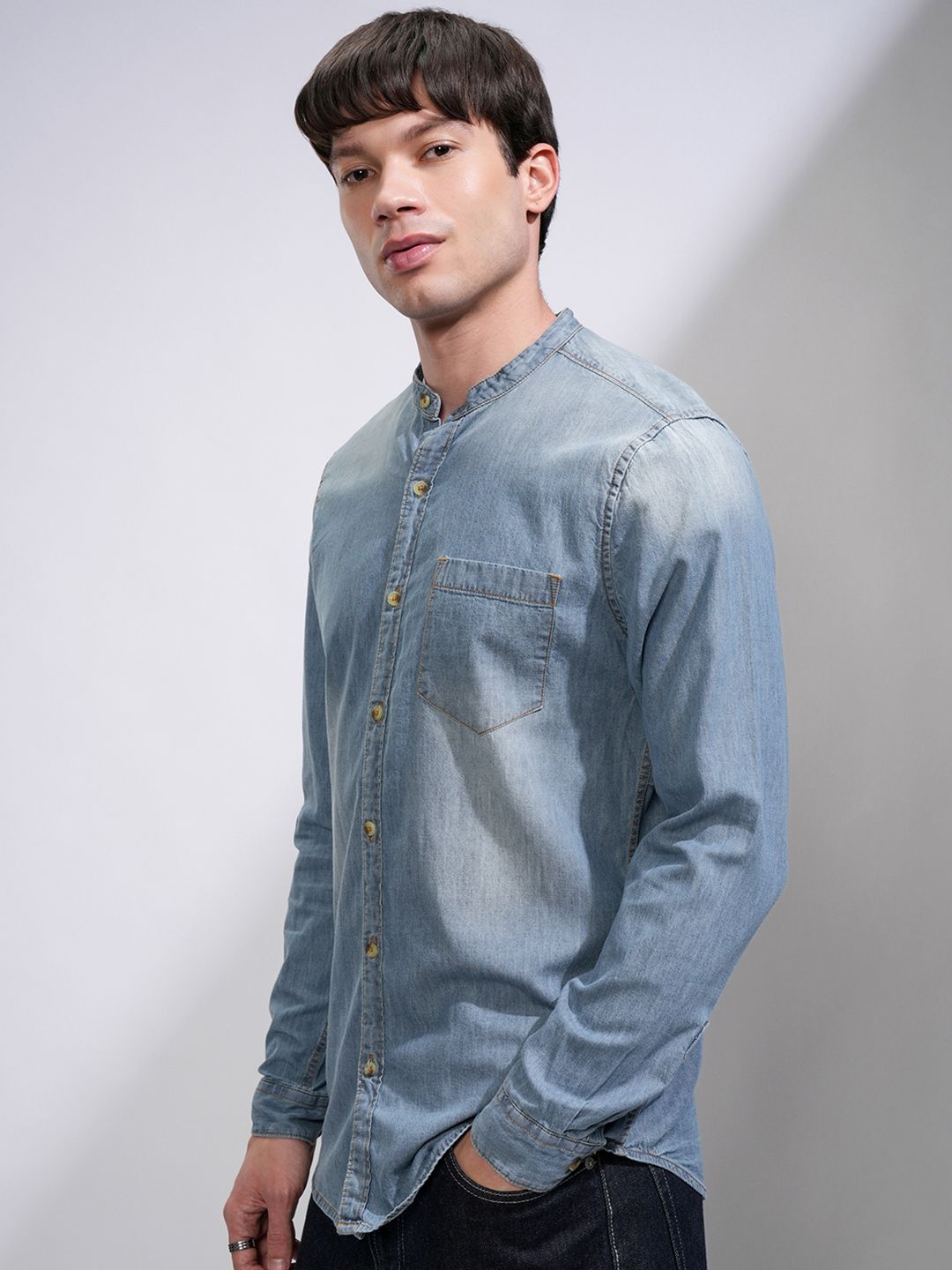 HIGHLANDER Men Blue Slim Fit Faded Casual Denim Shirt